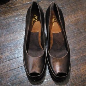 A2 by Aersoles peeptoe heel (brown)